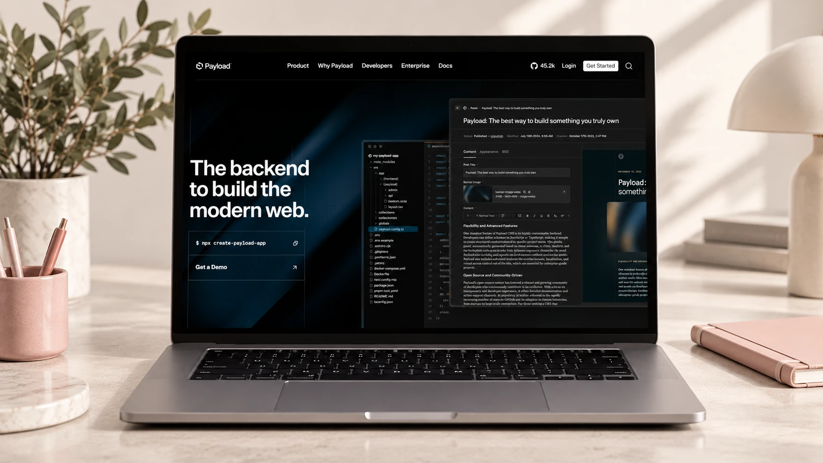 Notebook s webem Payload CMS a náhledem správy obsahu
