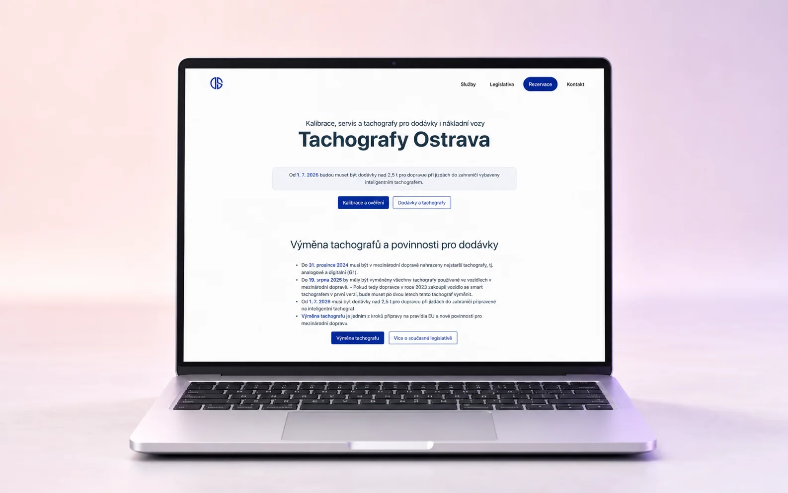 Propojené řešení webu, obsahu a analytiky na notebooku